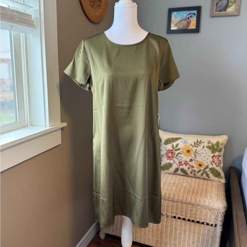 NWT Quince Washable Stretch Silk Tee Dress, military olive, size small